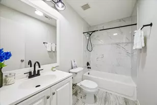 5239 Sugar Bush Dr, Houston, TX 77048 - Photo 7