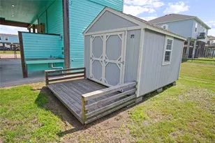 861 Wommack, Crystal Beach, TX 77650 - Photo 15