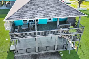 861 Wommack, Crystal Beach, TX 77650 - Photo 5