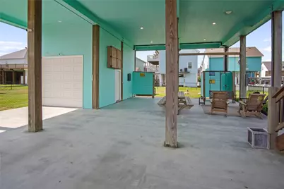 861 Wommack, Crystal Beach, TX 77650 - Photo 7