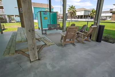 861 Wommack, Crystal Beach, TX 77650 - Photo 9