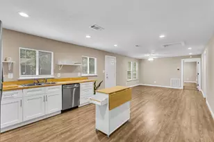 1007 S Pecan St, Woodville, TX 75979 - Photo 13
