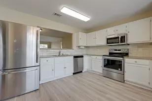 2928 Laurelridge, League City, TX 77573 - Photo 5