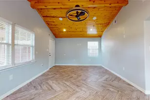 8201 Tareyton Ln, Houston, TX 77075 - Photo 9