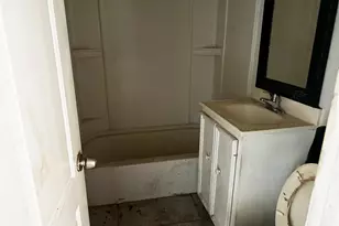 5950 Southlark St, Houston, TX 77033 - Photo 9