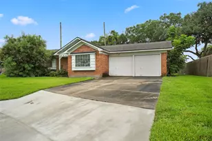2905 Borden Cir, El Campo, TX 77437 - Photo 1