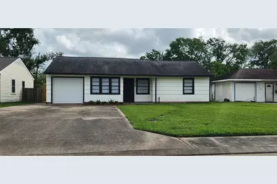 113 Laurel Street, Lake Jackson, TX 77566 - Photo 1