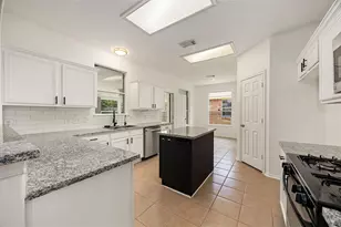 19226 Crescent Pass Dr, Tomball, TX 77375 - Photo 11
