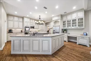 2306 Pinefield Ln, Houston, TX 77063 - Photo 23