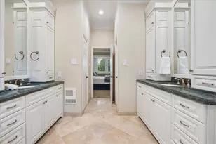 2306 Pinefield Ln, Houston, TX 77063 - Photo 29