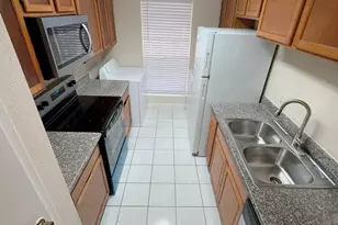 6666 Harbor Town Dr, Houston, TX 77036 - Photo 5