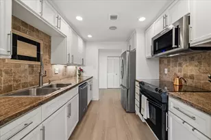 49 Briar Hollow Ln, Houston, TX 77027 - Photo 11