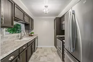 1349 Mardi Ln, Houston, TX 77055 - Photo 9