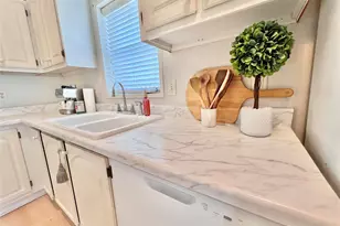 10214 Elderberry Park Ln, Tomball, TX 77375 - Photo 9