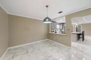 10831 Valley Hills Dr, Houston, TX 77071 - Photo 15