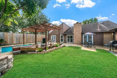 10831 Valley Hills Drive, Houston, TX 77071 - Photo 29
