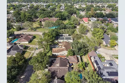 10831 Valley Hills Drive, Houston, TX 77071 - Photo 37