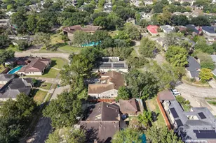 10831 Valley Hills Dr, Houston, TX 77071 - Photo 37