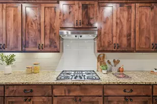 233 W 26th St, Houston, TX 77008 - Photo 11