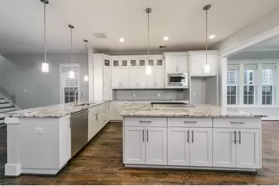 402 W 28th Street, Houston, TX 77008 - Photo 1