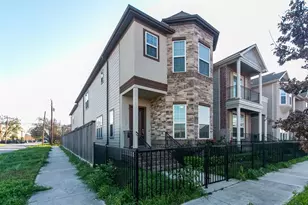 402 W 28th St, Houston, TX 77008 - Photo 3