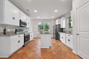 804 Pearl River Dr, Conroe, TX 77316 - Photo 5