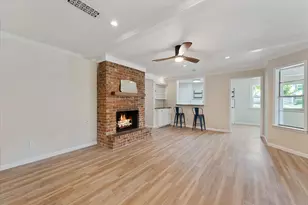 9863 Swan Ct, Conroe, TX 77385 - Photo 3