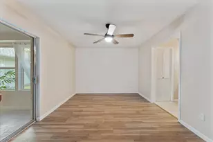 9863 Swan Ct, Conroe, TX 77385 - Photo 13