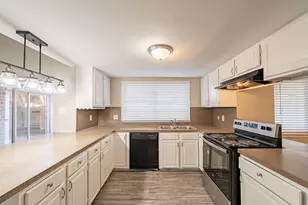 16234 Summer Wind Dr, Houston, TX 77090 - Photo 9