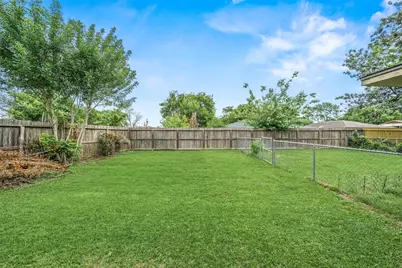 8922 Indian River Drive, Houston, TX 77088 - Photo 25