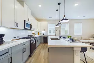 8317 Springwood Cyn Ln, Houston, TX 77055 - Photo 9