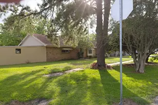 1518 Avenue B, Danbury, TX 77534 - Photo 5