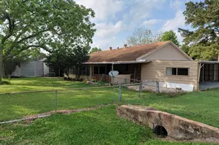 1518 Avenue B, Danbury, TX 77534 - Photo 3