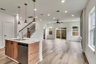 855 S Victory Dr, Houston, TX 77088 - Photo 1