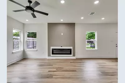 855 S Victory Drive #C, Houston, TX 77088 - Photo 11