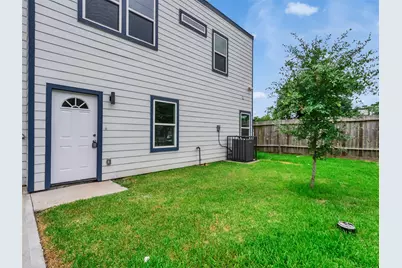 855 S Victory Drive #C, Houston, TX 77088 - Photo 35