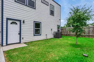 855 S Victory Dr, Houston, TX 77088 - Photo 35