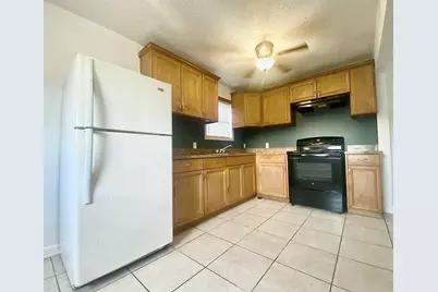 1138 4th Avenue N #1140, Texas City, TX 77590 - Photo 5