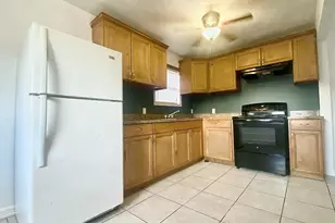 1138 4th Ave N, Texas City, TX 77590 - Photo 5