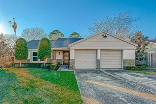 520 E Castle Harbour Dr, Friendswood, TX 77546 - Photo 1