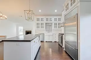 520 E Castle Harbour Dr, Friendswood, TX 77546 - Photo 9