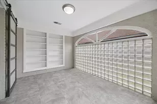 2108 White Oak Dr, Houston, TX 77009 - Photo 9