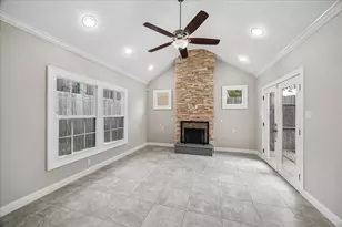 2108 White Oak Dr, Houston, TX 77009 - Photo 3