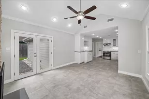 2108 White Oak Dr, Houston, TX 77009 - Photo 15