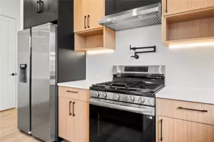 2407 Stuart St, Houston, TX 77004 - Photo 9