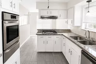 1819 Hanbury Ct, Sugar Land, TX 77498 - Photo 9