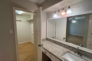 1819 Hanbury Ct, Sugar Land, TX 77498 - Photo 11