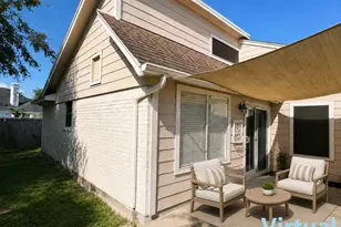 1819 Hanbury Ct, Sugar Land, TX 77498 - Photo 3