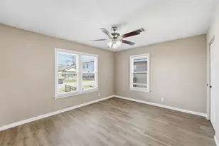 1110 E 27th St, Houston, TX 77009 - Photo 17