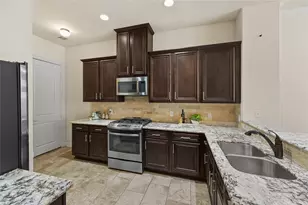 26 W Oaks Dr, Houston, TX 77058 - Photo 9